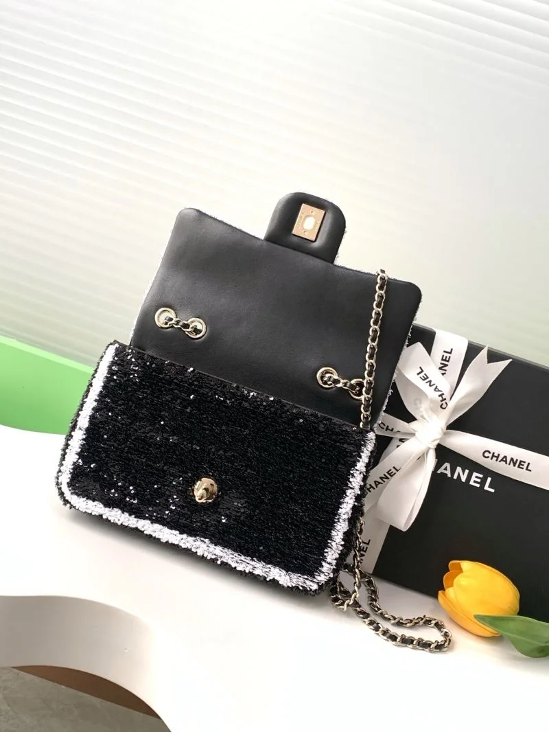 Chanel Cosmetic Bags Elegant 53345