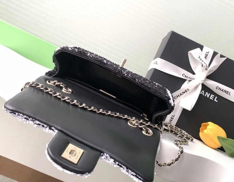 Chanel Cosmetic Bags Elegant 53345