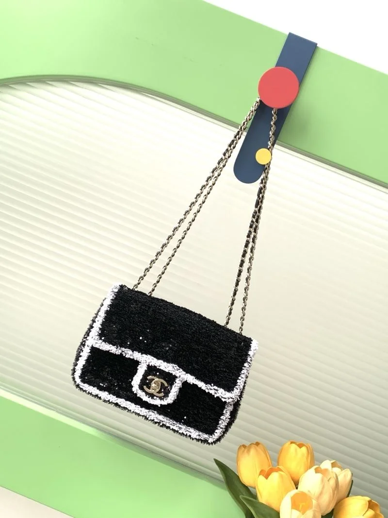 Chanel Cosmetic Bags Elegant 53345