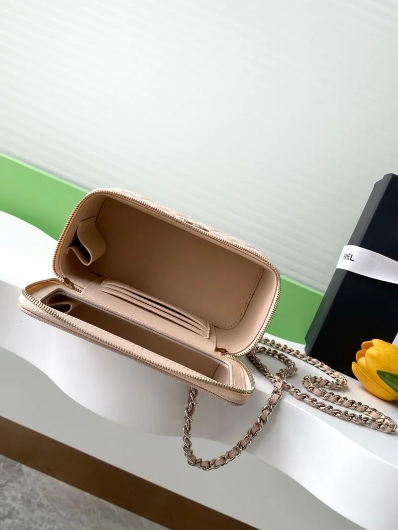 WellDesigned Chanel Cosmetic Bags 53372