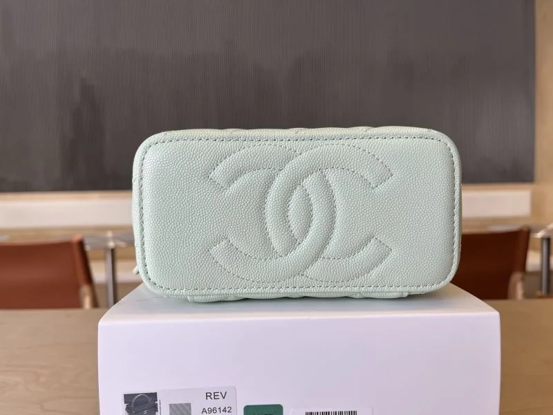 ZipUp Chanel Cosmetic Bags 53415