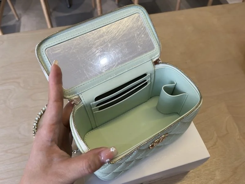 ZipUp Chanel Cosmetic Bags 53415
