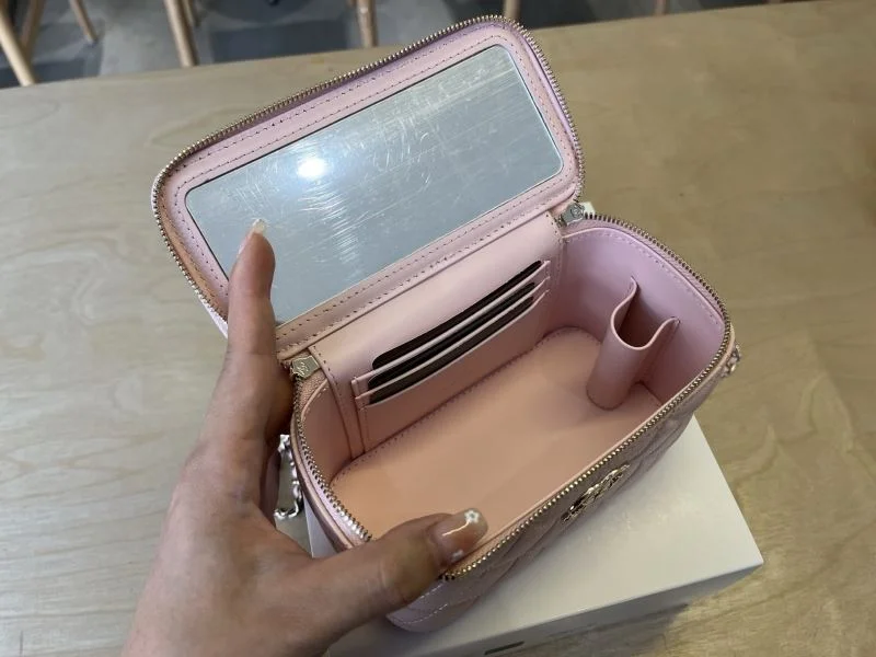 SunProtective Chanel Cosmetic Bags 53331