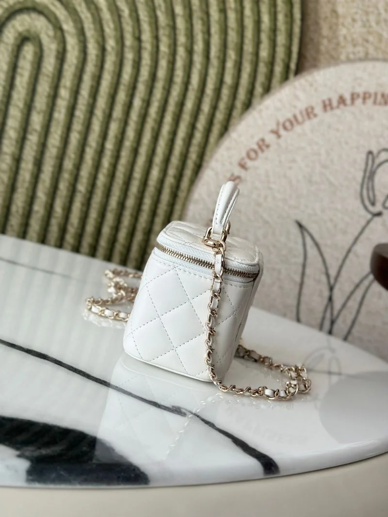 Chanel Cosmetic Bags Supportive 53317