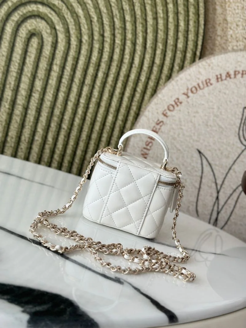 Chanel Cosmetic Bags Supportive 53317