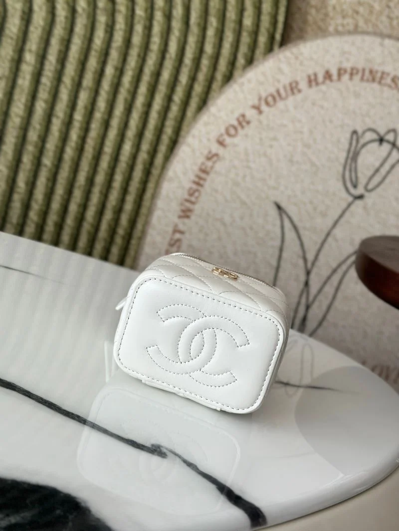 Chanel Cosmetic Bags Supportive 53317
