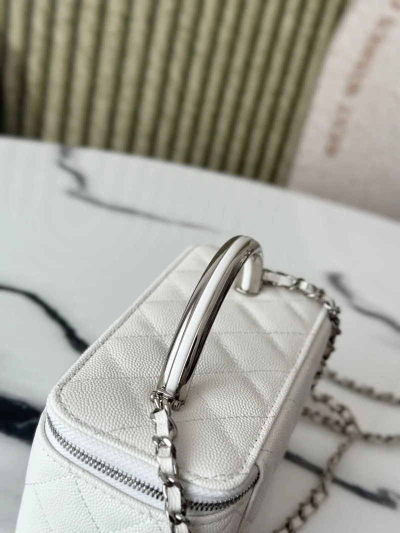 ZipUp Chanel Cosmetic Bags 53308