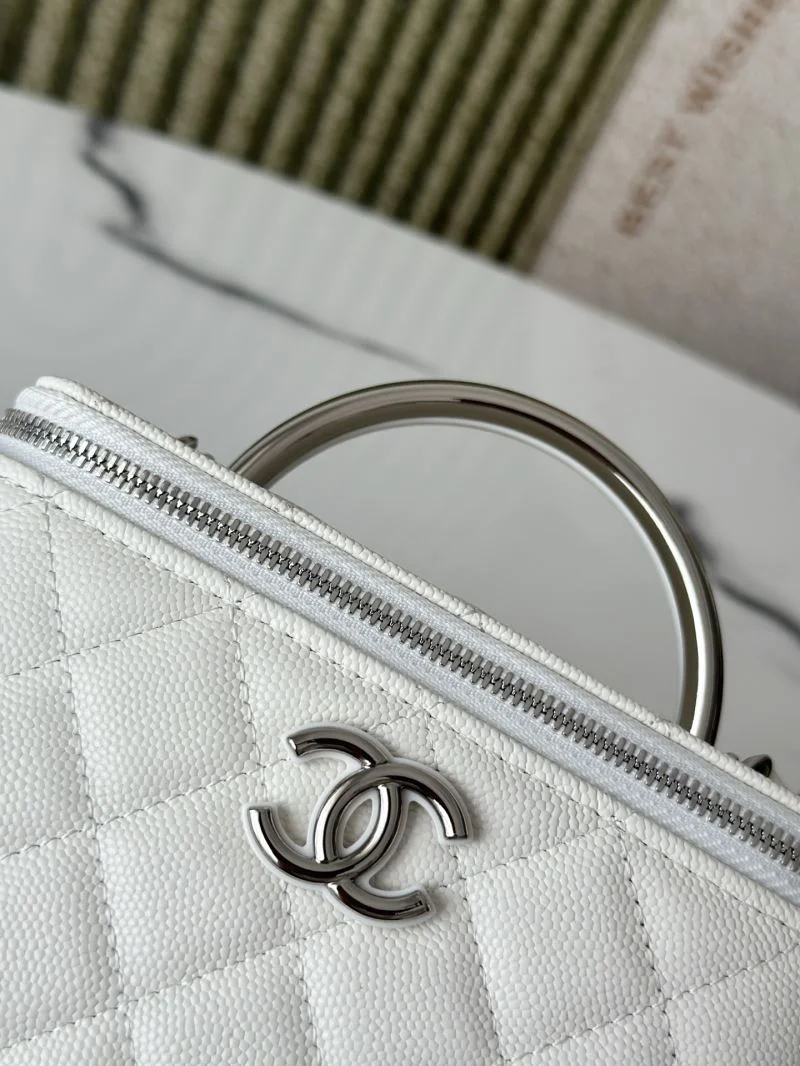 ZipUp Chanel Cosmetic Bags 53308