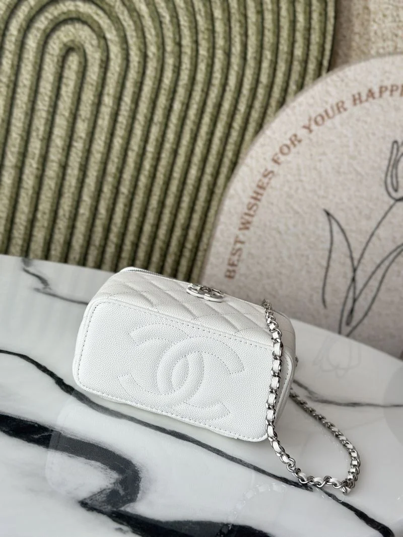 ZipUp Chanel Cosmetic Bags 53308