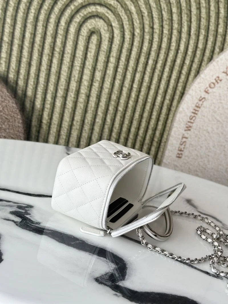 ZipUp Chanel Cosmetic Bags 53308