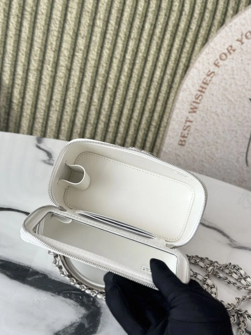 ZipUp Chanel Cosmetic Bags 53308