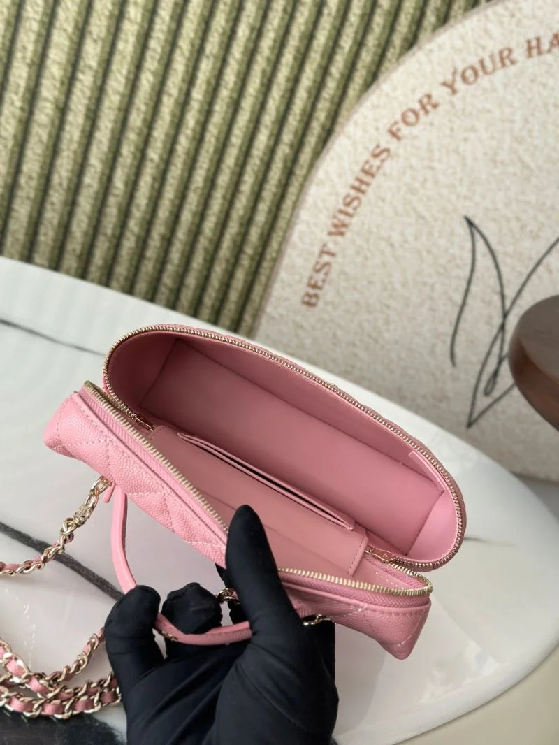 Elegant Chanel Cosmetic Bags 53290