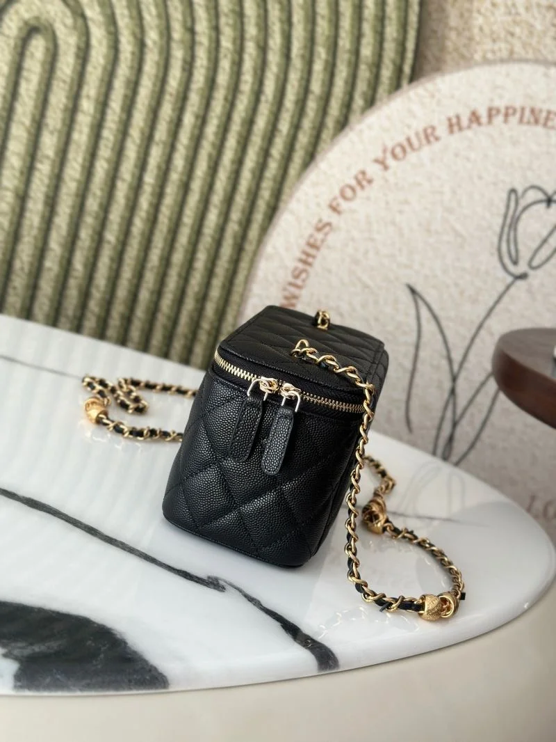 Fashionable Chanel Cosmetic Bags 53284