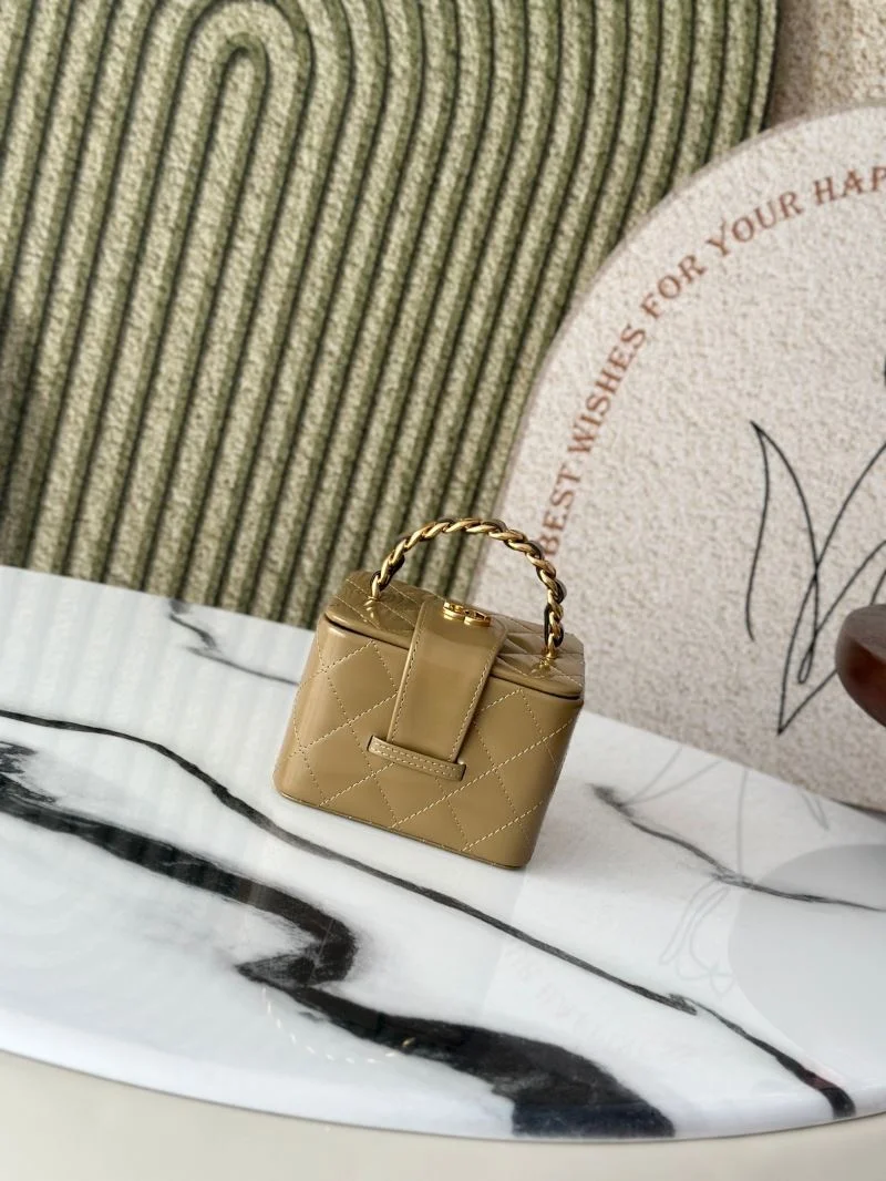 Minimalist Chanel Cosmetic Bags 53276