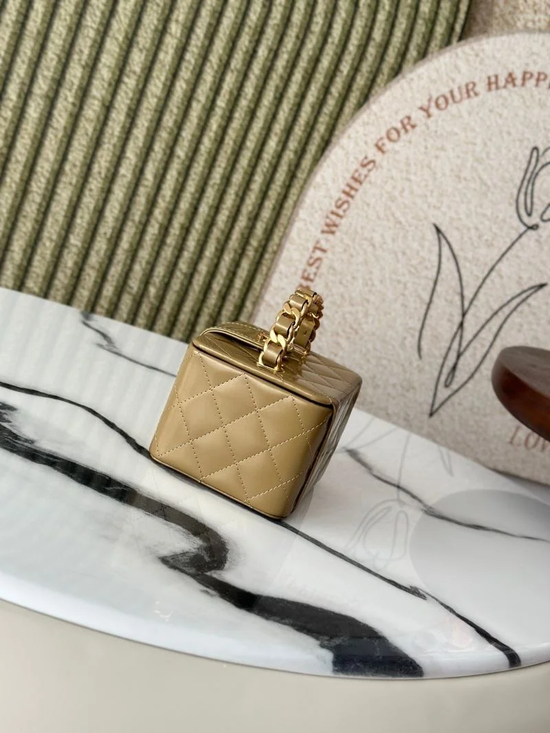 Minimalist Chanel Cosmetic Bags 53276