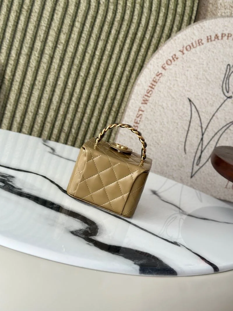 Minimalist Chanel Cosmetic Bags 53276