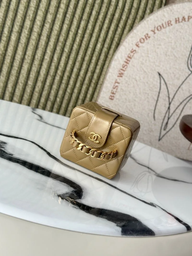 Minimalist Chanel Cosmetic Bags 53276