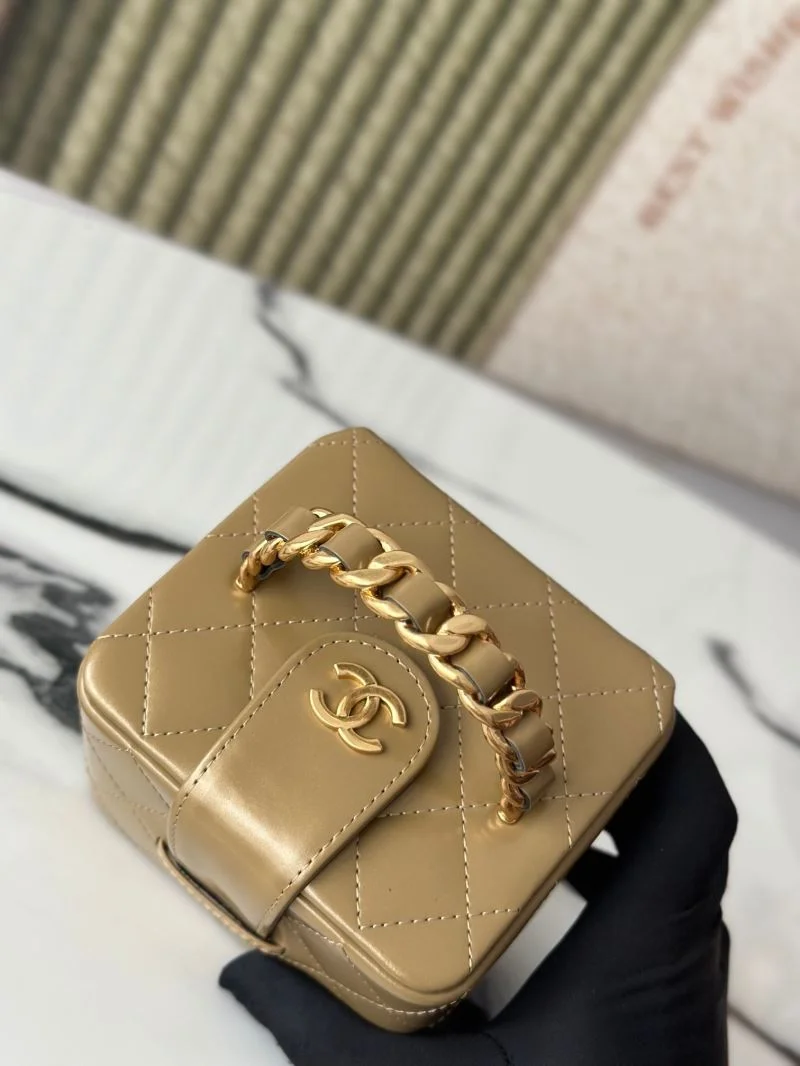 Minimalist Chanel Cosmetic Bags 53276