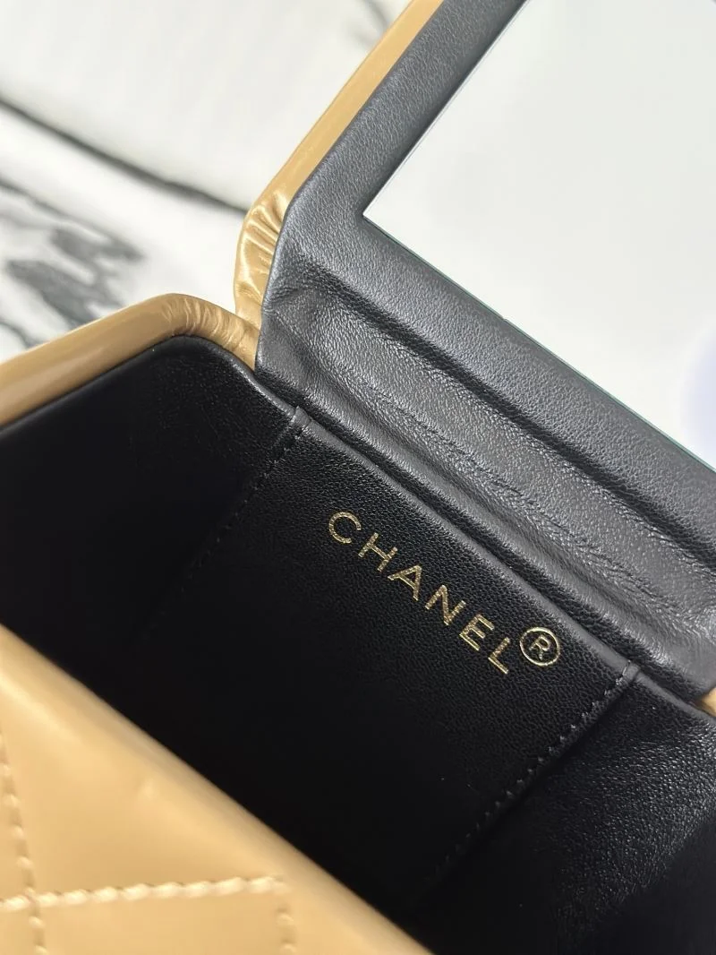 Minimalist Chanel Cosmetic Bags 53276