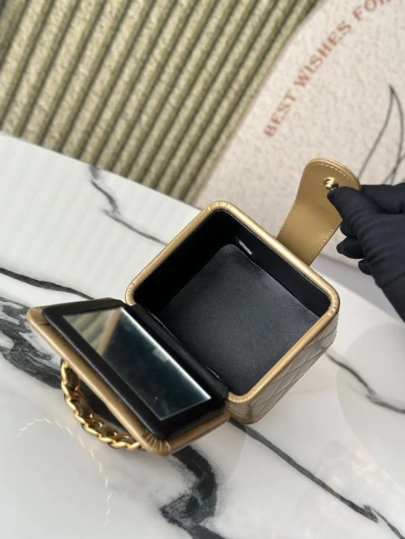 Minimalist Chanel Cosmetic Bags 53276