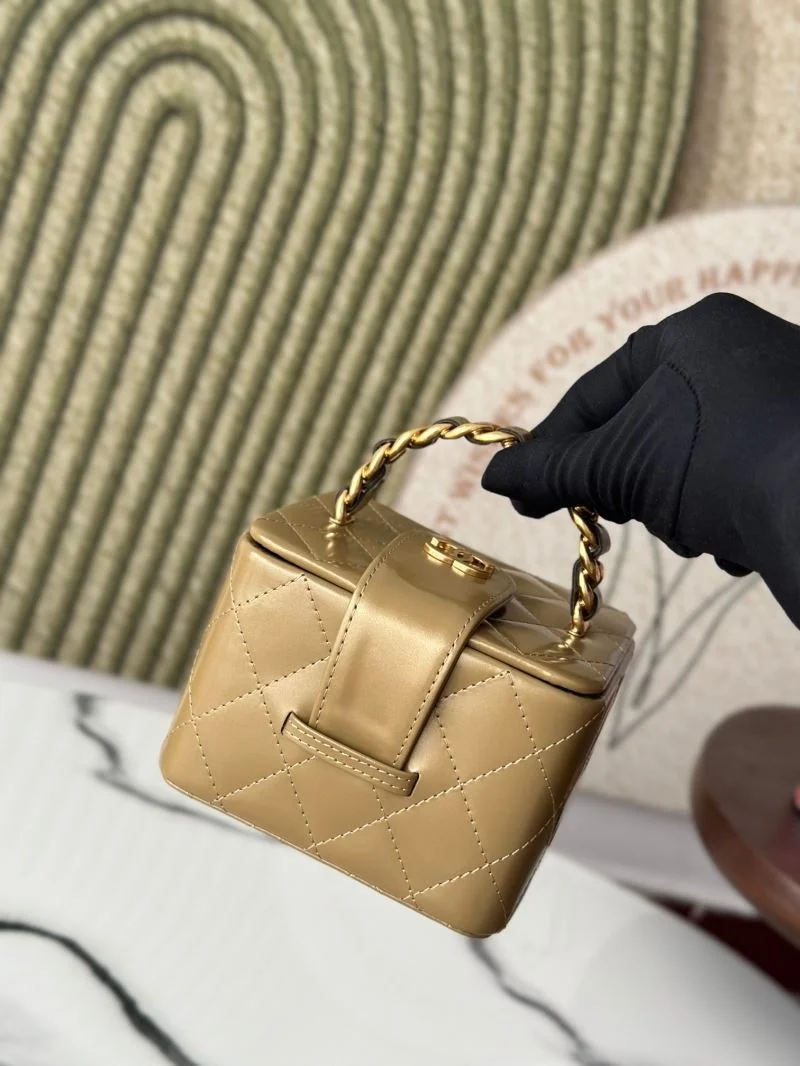 Minimalist Chanel Cosmetic Bags 53276