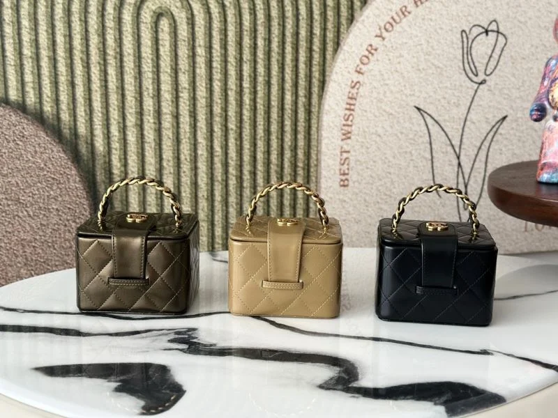 Minimalist Chanel Cosmetic Bags 53276