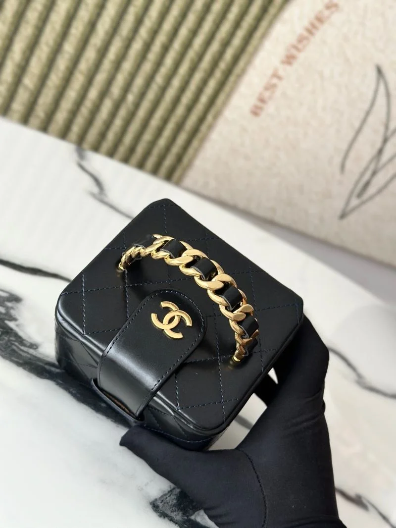 WaterResistant Chanel Cosmetic Bags 53274