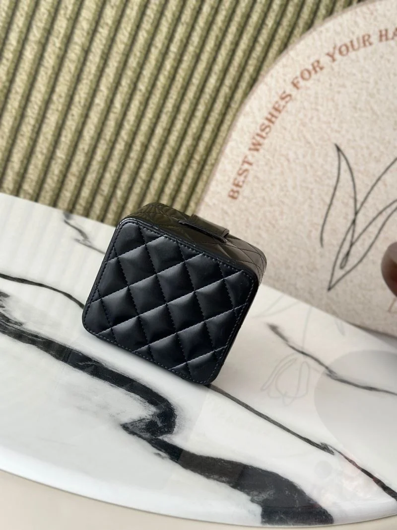 WaterResistant Chanel Cosmetic Bags 53274
