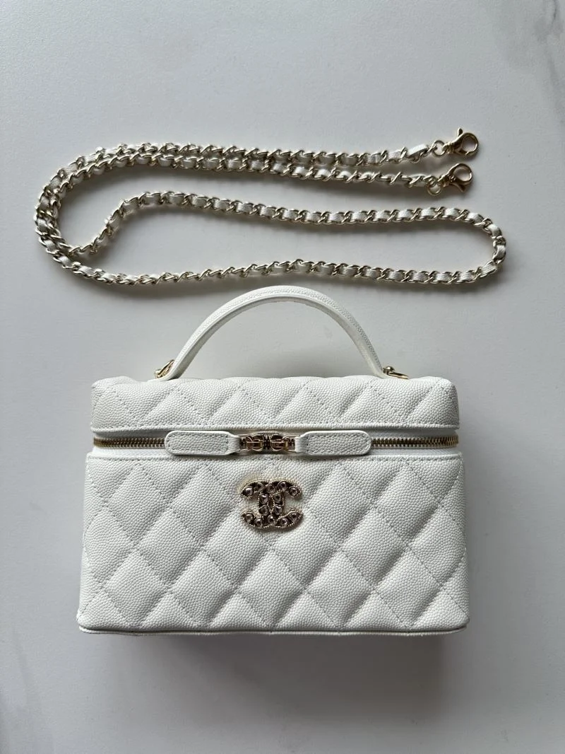 Chanel Cosmetic Bags EyeCatching 53298