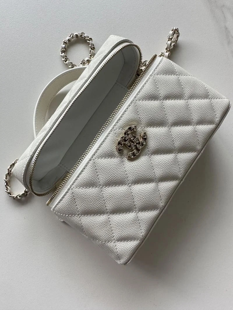 Chanel Cosmetic Bags EyeCatching 53298
