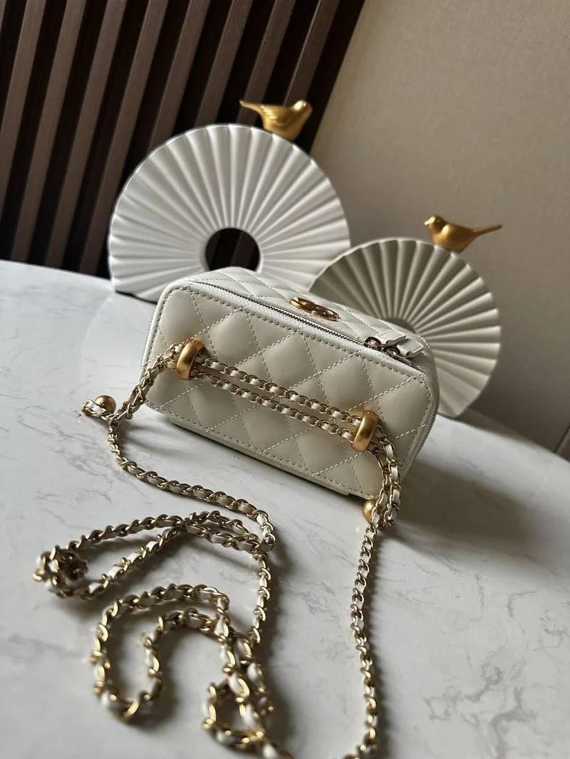 Fashionable Chanel Cosmetic Bags 53257