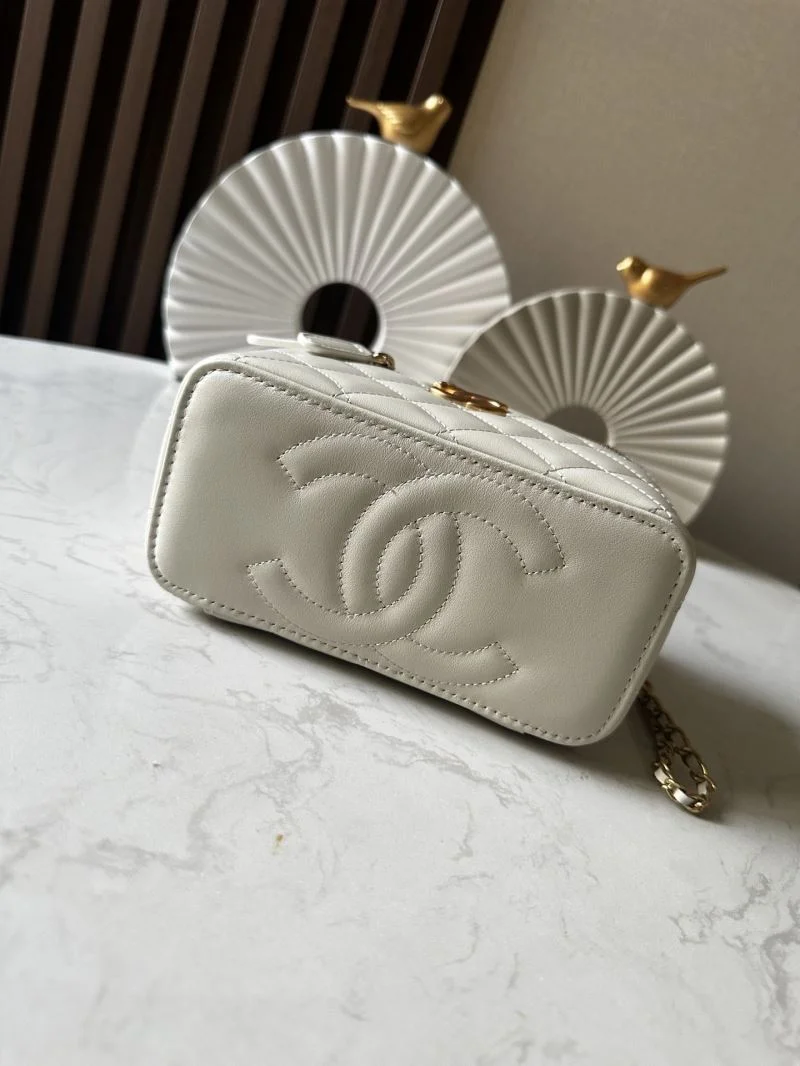 Fashionable Chanel Cosmetic Bags 53257
