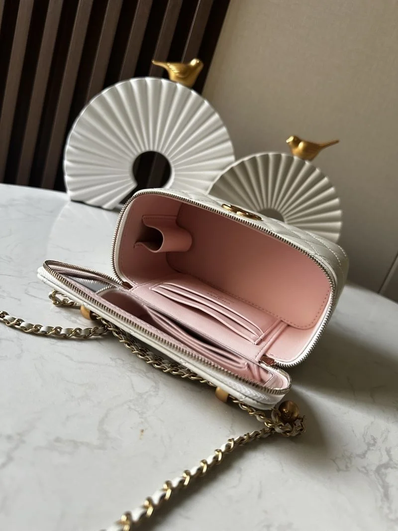 Fashionable Chanel Cosmetic Bags 53257