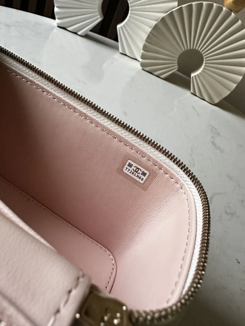 Fashionable Chanel Cosmetic Bags 53257