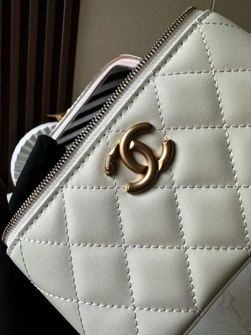Fashionable Chanel Cosmetic Bags 53257