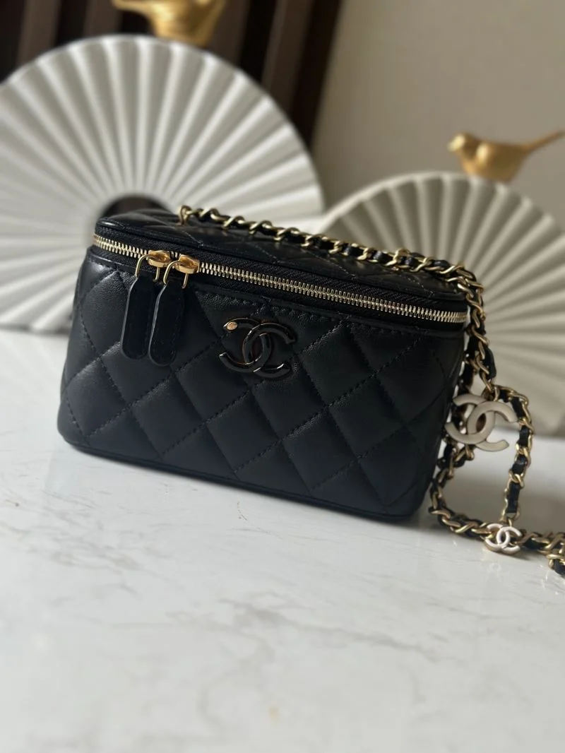 Chanel Cosmetic Bags Sleek 53249