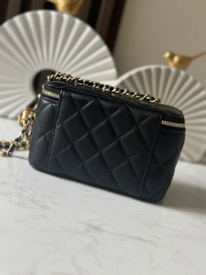 Chanel Cosmetic Bags Sleek 53249