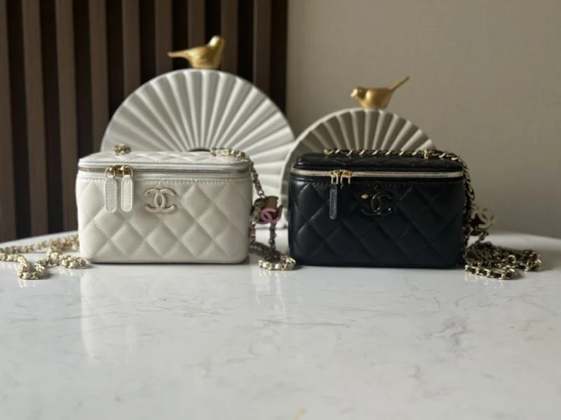 Chanel Cosmetic Bags Sleek 53249