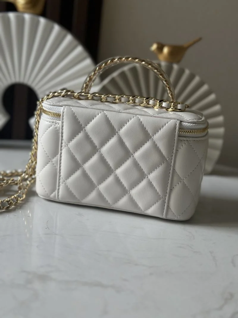 Sophisticated Chanel Cosmetic Bags 53286