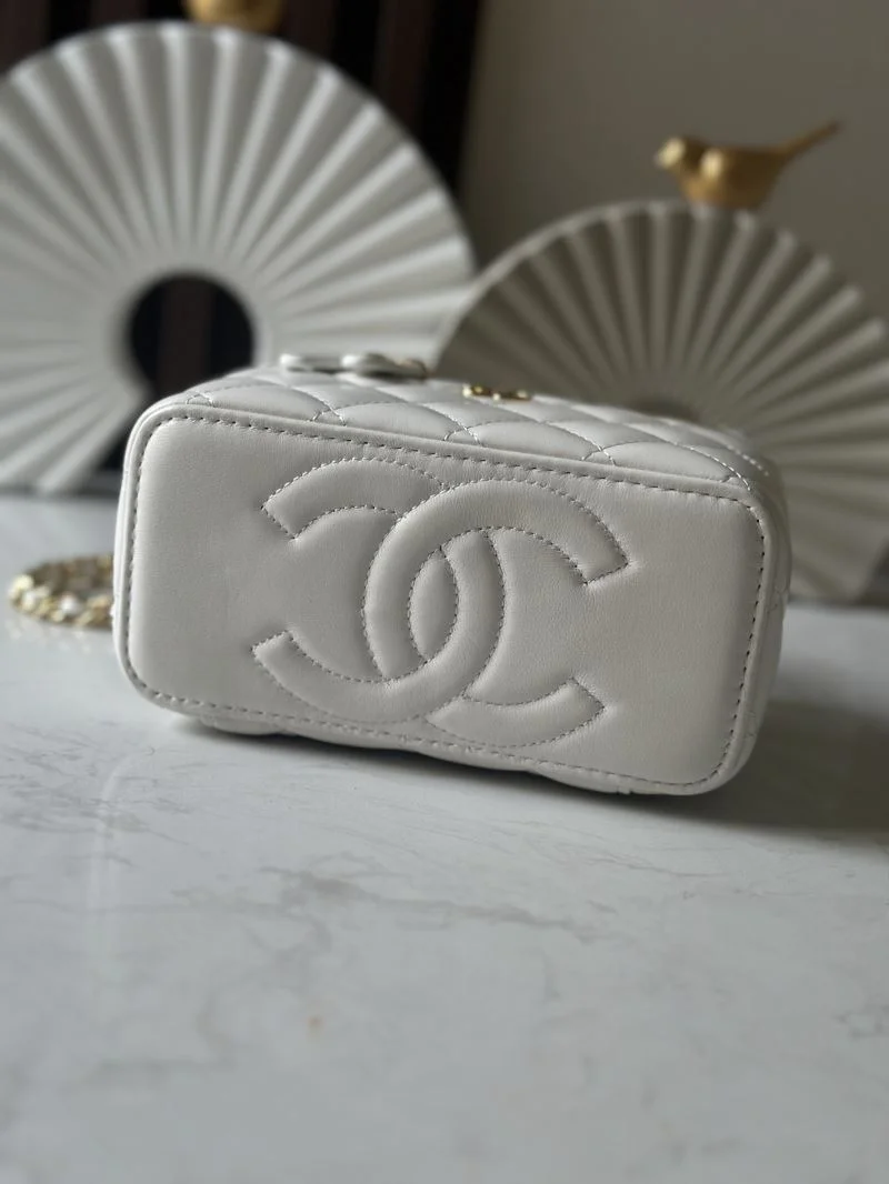 Sophisticated Chanel Cosmetic Bags 53286