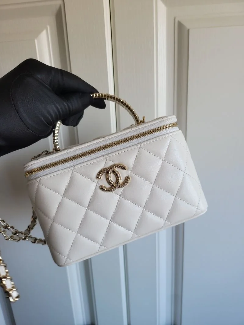 Bright Chanel Cosmetic Bags 55162
