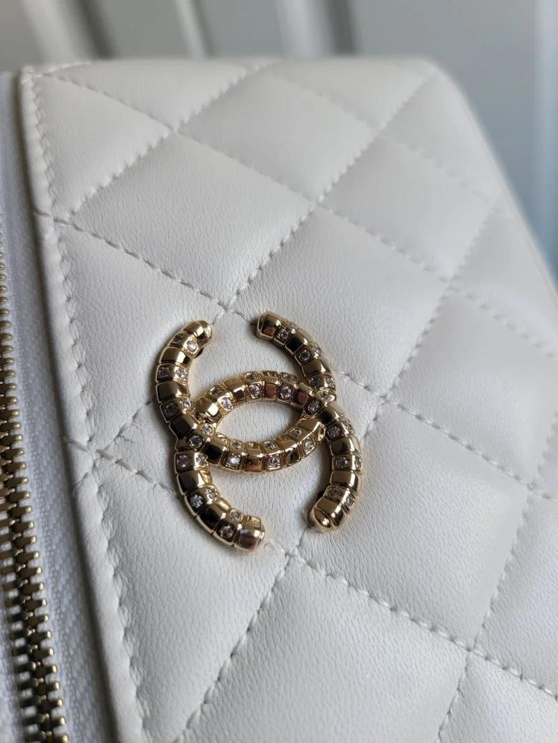 Bright Chanel Cosmetic Bags 55162