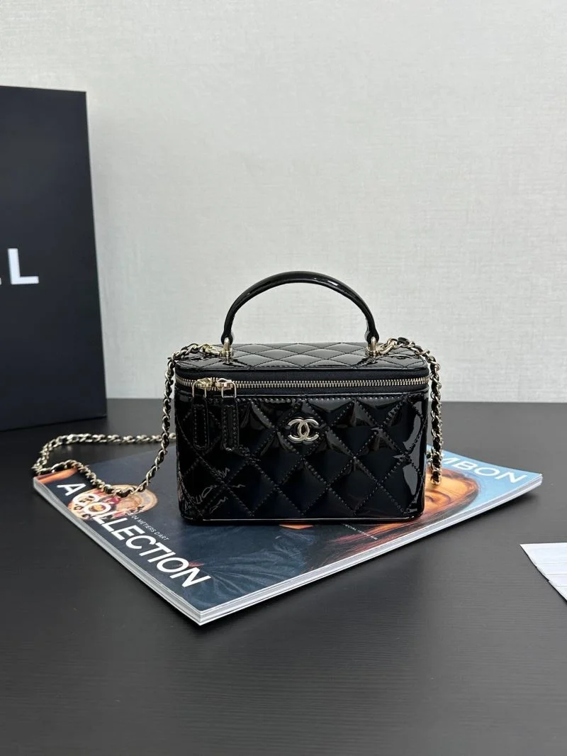 Bold Chanel Cosmetic Bags 55109