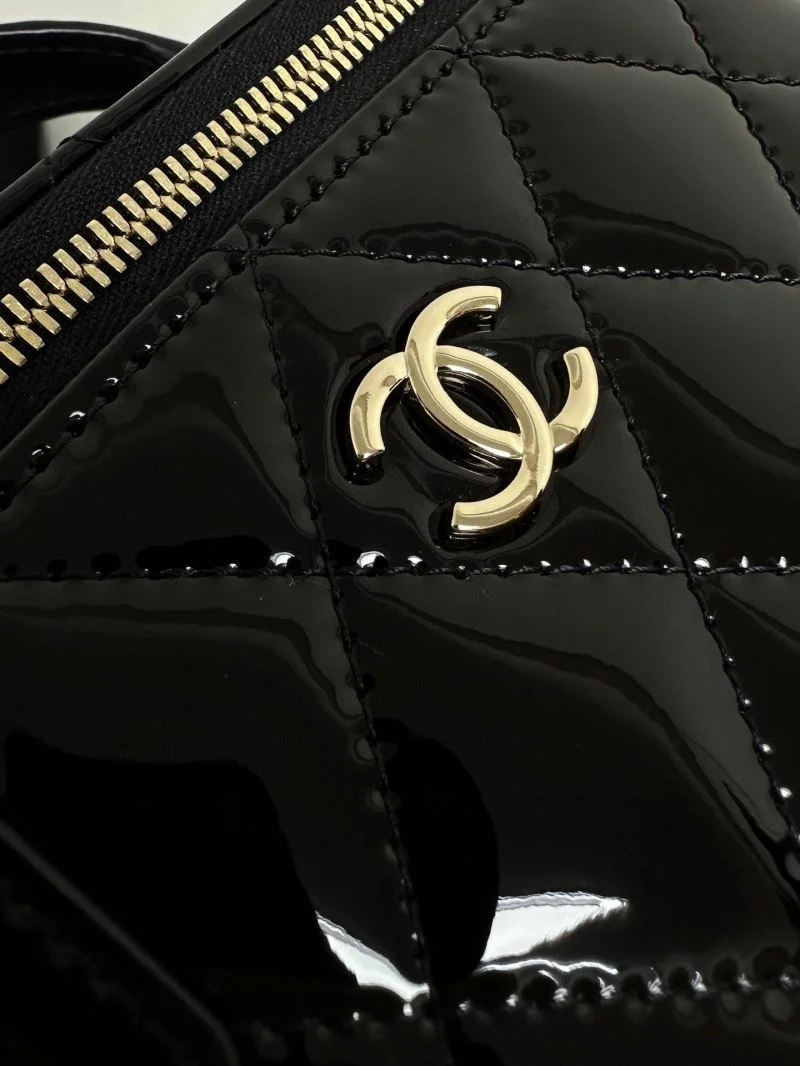 Bold Chanel Cosmetic Bags 55109