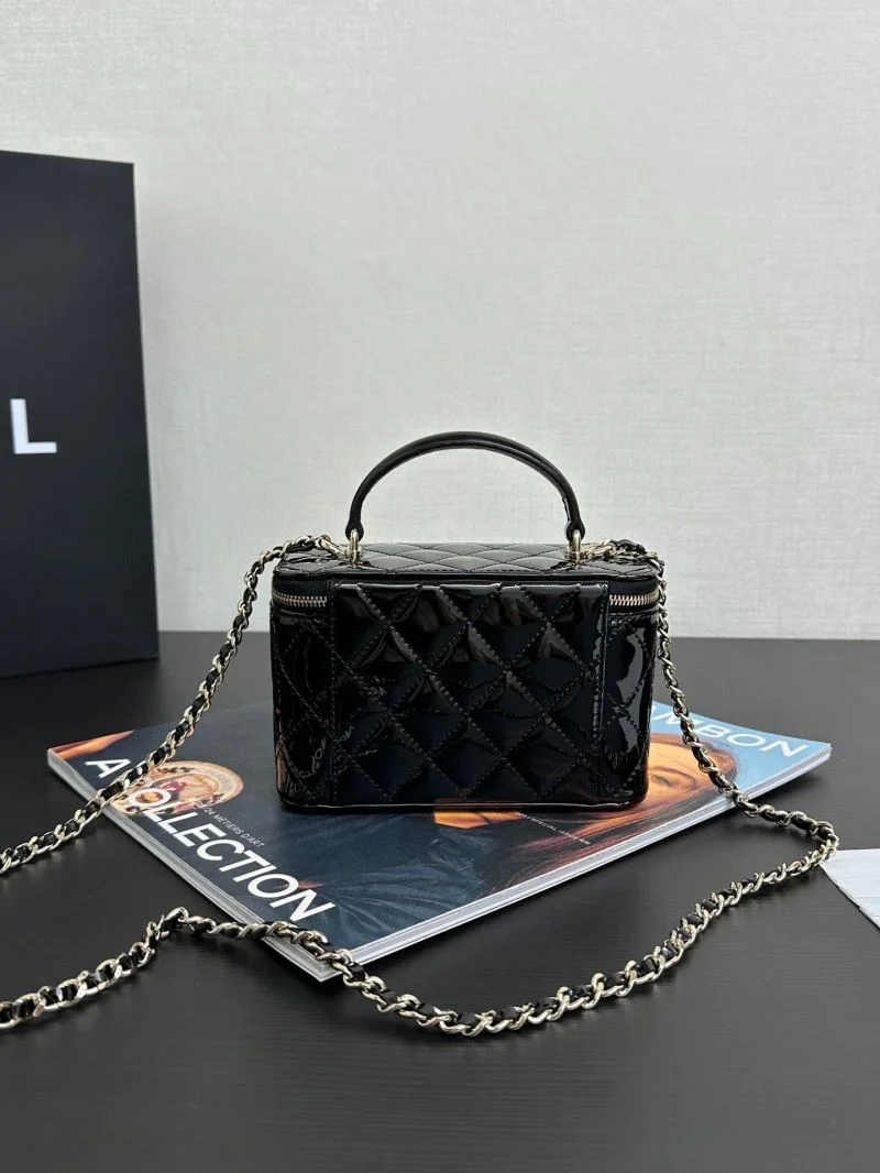 Bold Chanel Cosmetic Bags 55109