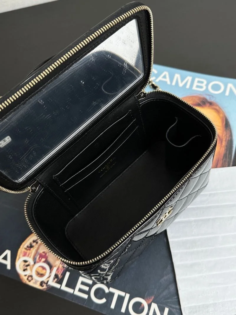 Bold Chanel Cosmetic Bags 55109