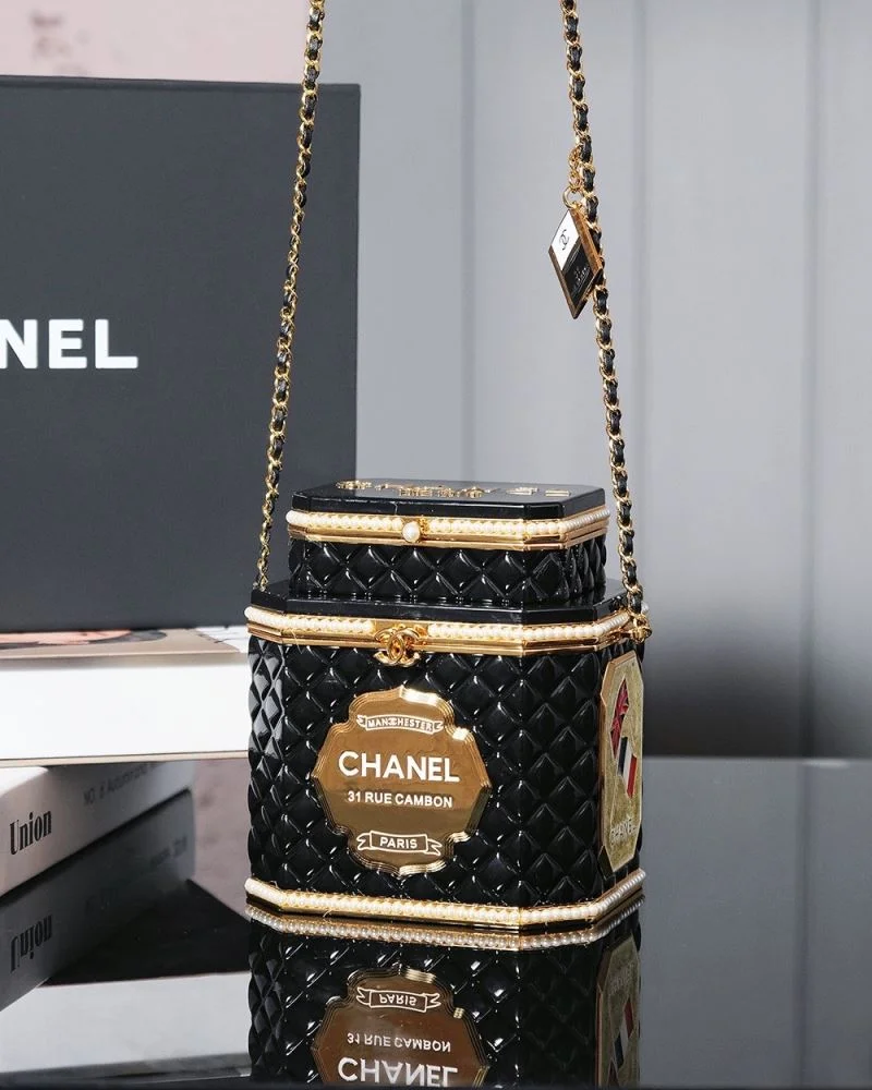 Chanel Cosmetic Bags Snug 55092