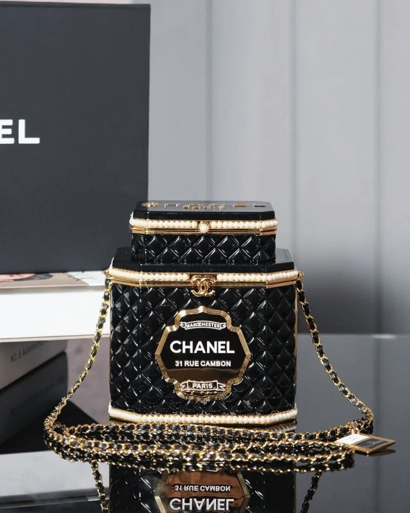 Chanel Cosmetic Bags Snug 55092