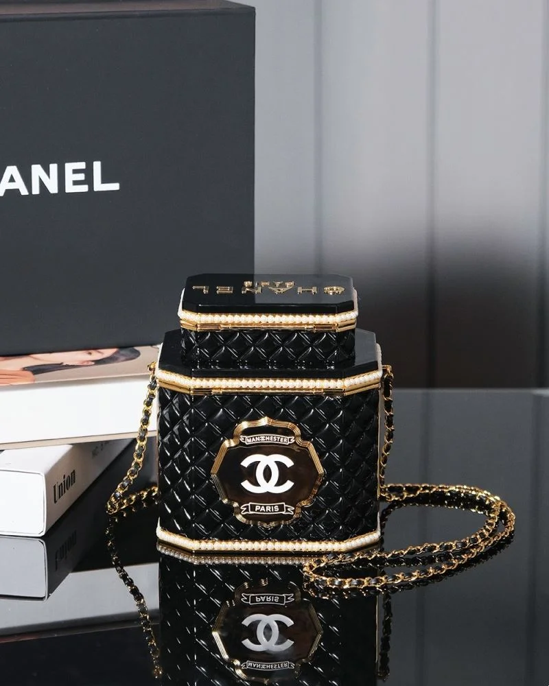 Chanel Cosmetic Bags Snug 55092