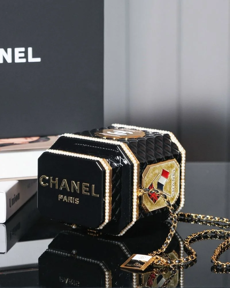 Chanel Cosmetic Bags Snug 55092